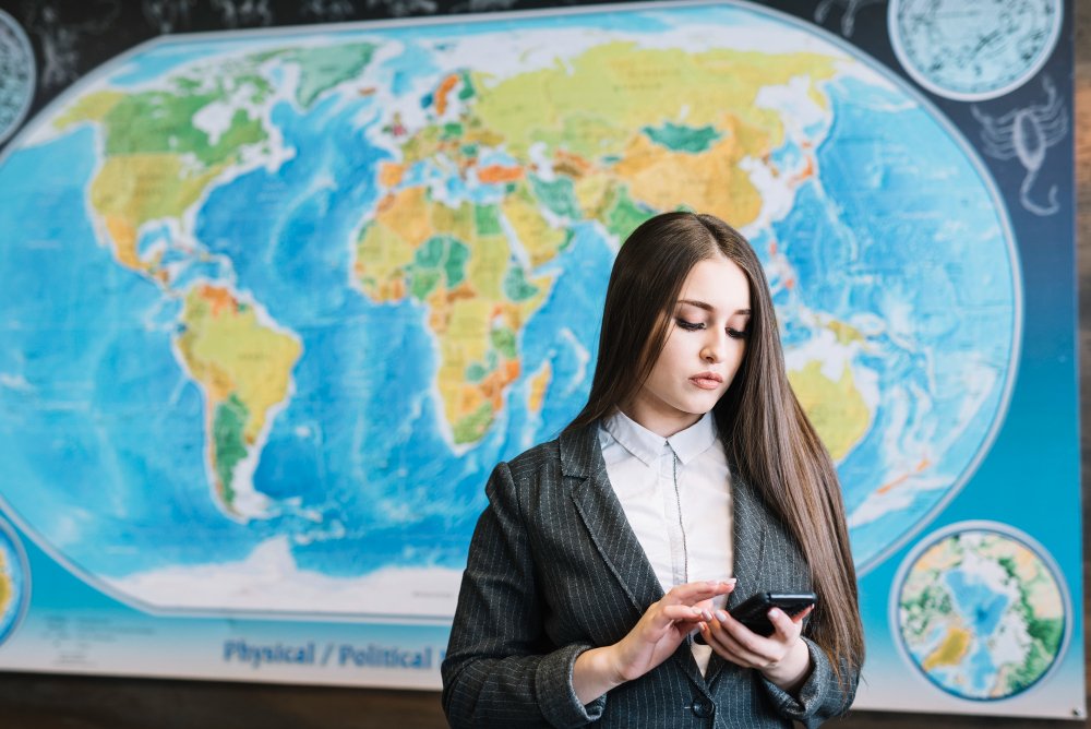 Online Chat News: Connecting the World in Real-Time